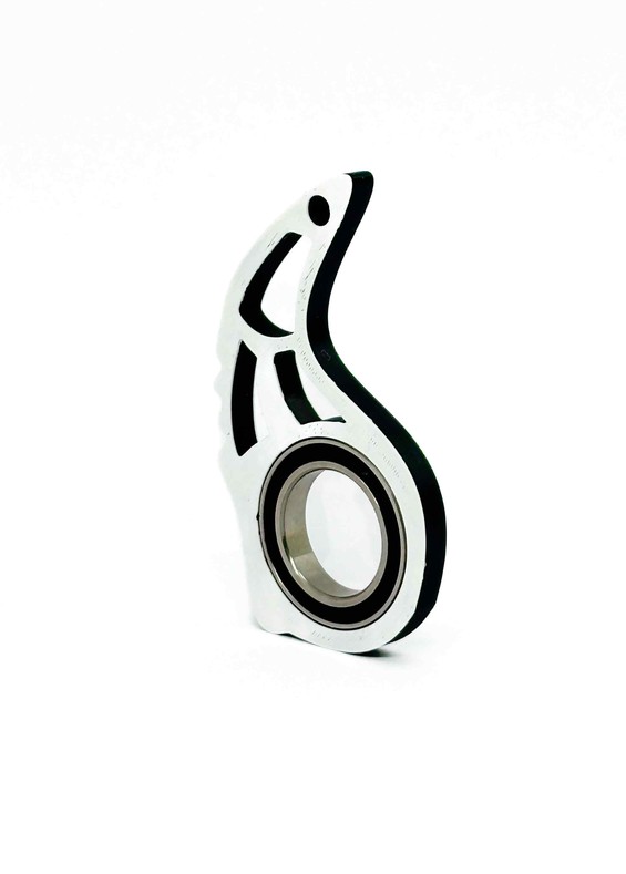 Керамбіт білий і чорний